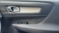 Volvo XC40 2.0 B4P Ultra Dark 5dr Auto Petrol Estate